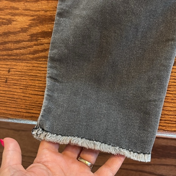 a:glow maternity crop Jeggings distressed gray Stretchy back pockets 16 - Picture 4 of 8